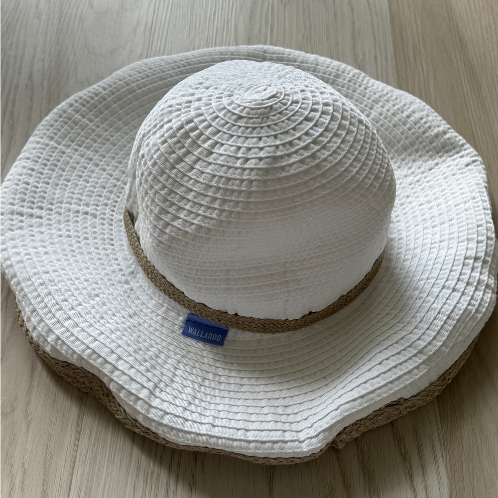 Wallaroo- Captiva Sun Hat white beige adjustable wide brim floppy